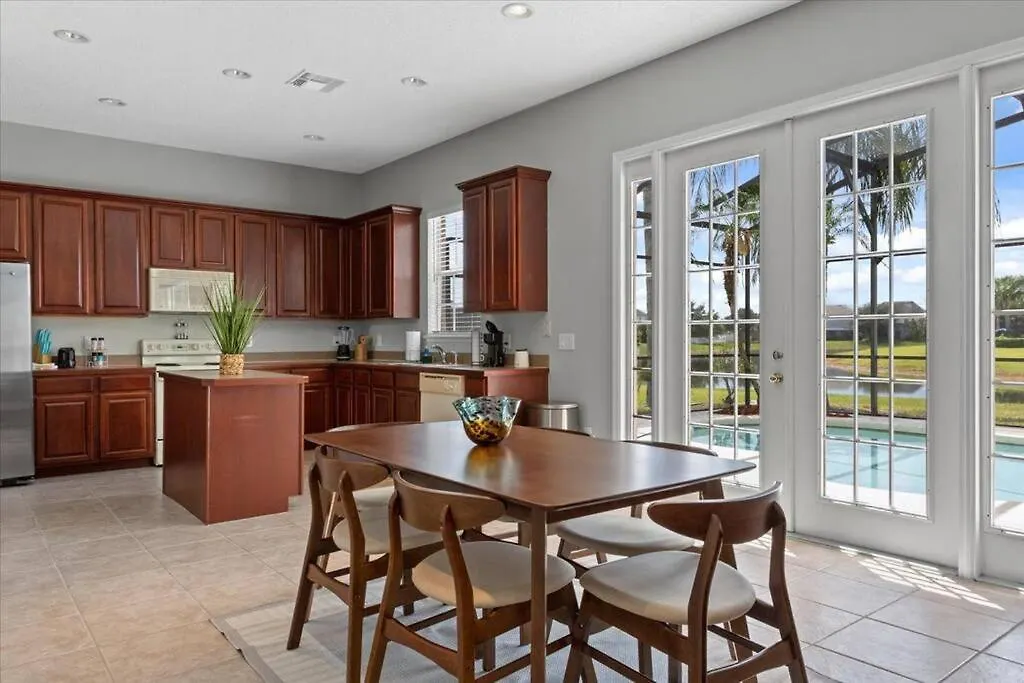 Long Stays! Lakefront - Gated Pool Home Orlando 0*,