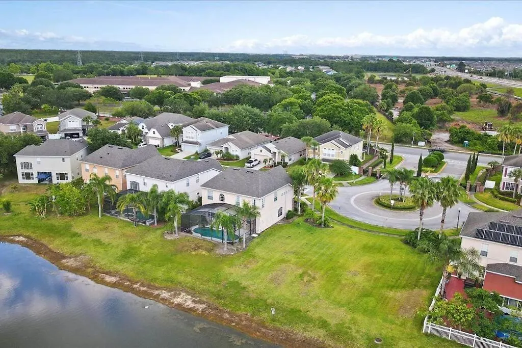 Holiday home Long Stays! Lakefront - Gated Pool Home Orlando