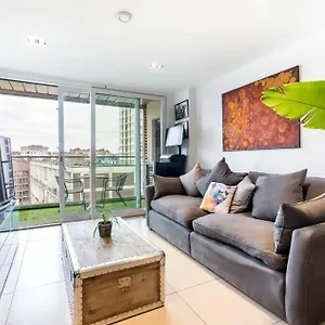 1 Bedroom Penthouse Flat In East Apartment London